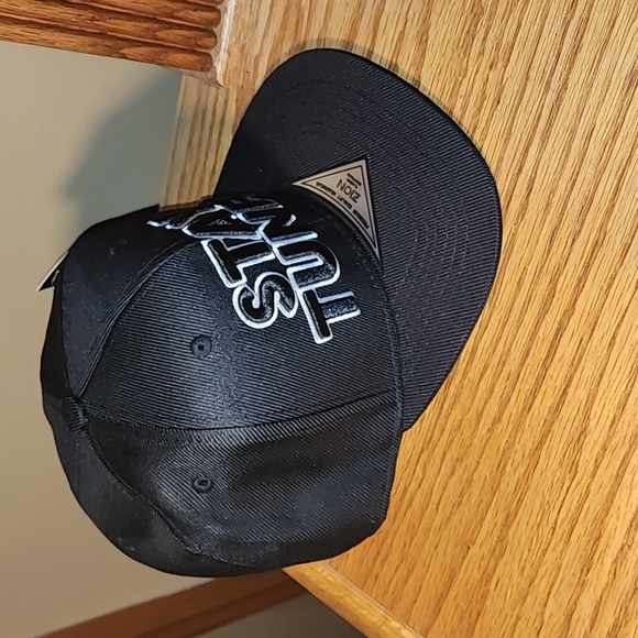 STAY TUNED SNAPBACK HAT - Picture 3 of 6